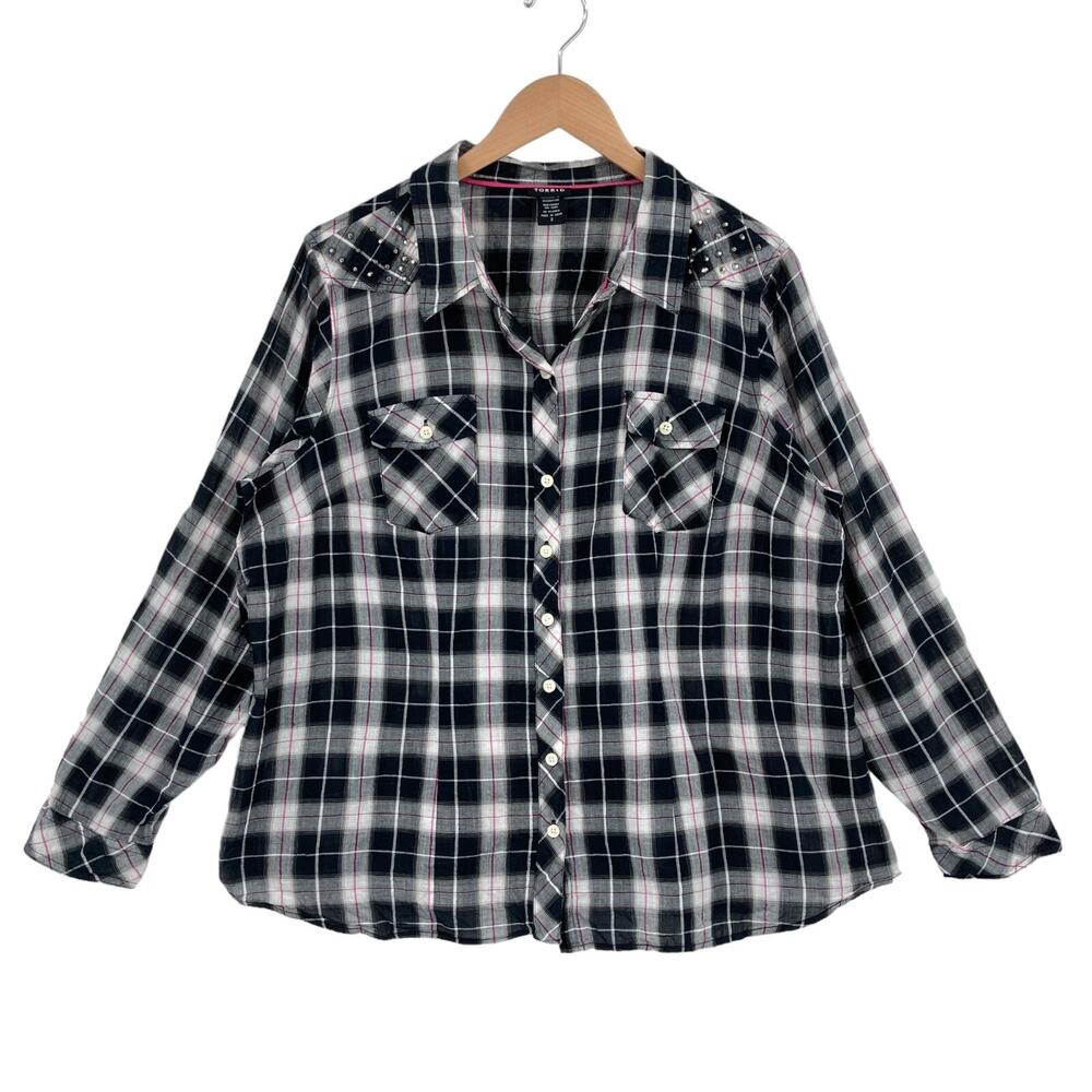 Torrid Button Up Shirt Women Size 2 Black White Plaid Studded Lightweight Collar